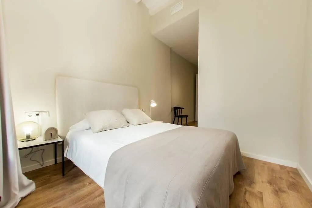 Bright And Modern 4Bedroom With Terrace In Las Ramblas P2 Barcelona