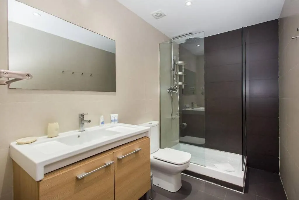 Apartment Bright And Modern 4Bedroom With Terrace In Las Ramblas P2 Barcelona Spain