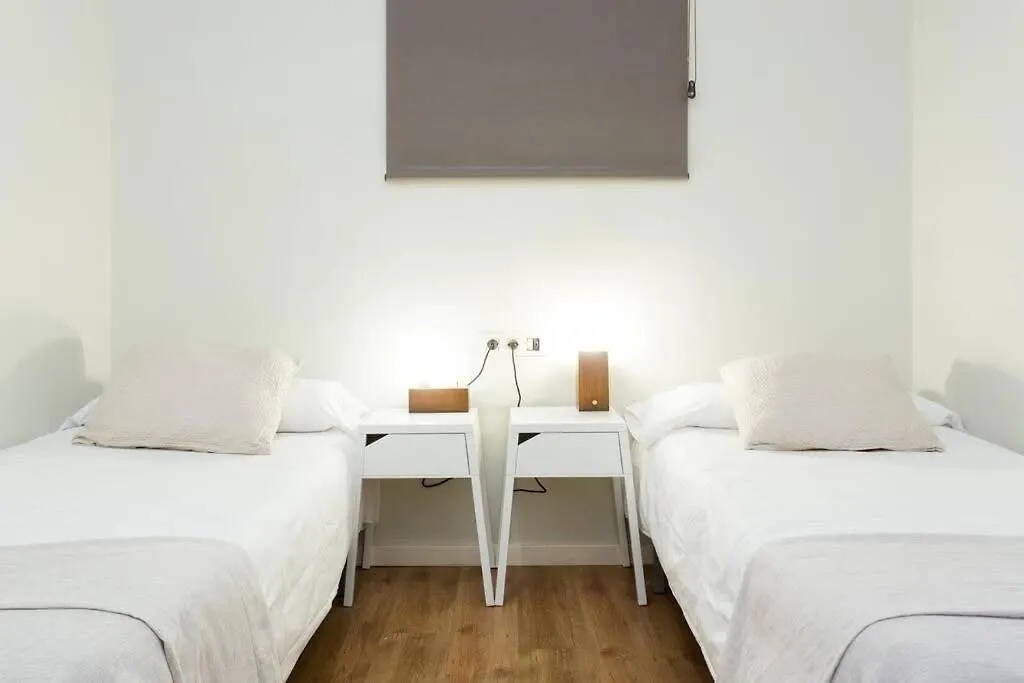 Bright And Modern 4Bedroom With Terrace In Las Ramblas P2 Barcelona Apartment