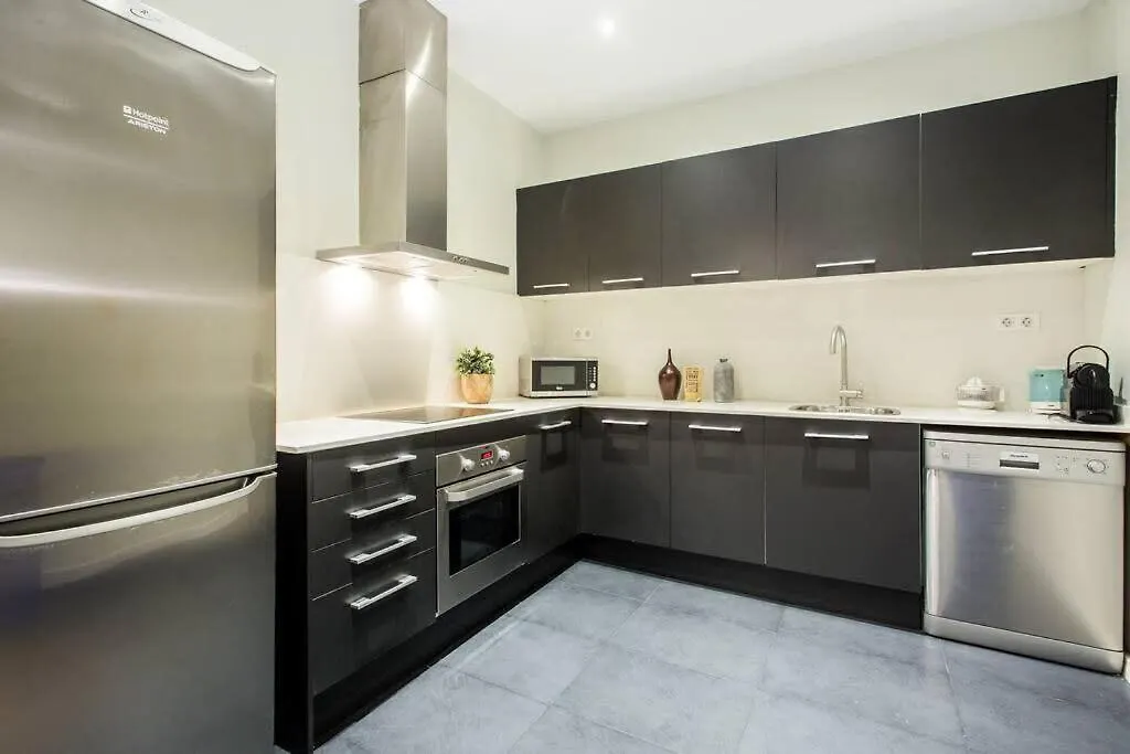 Bright And Modern 4Bedroom With Terrace In Las Ramblas P2 Barcelona Spain